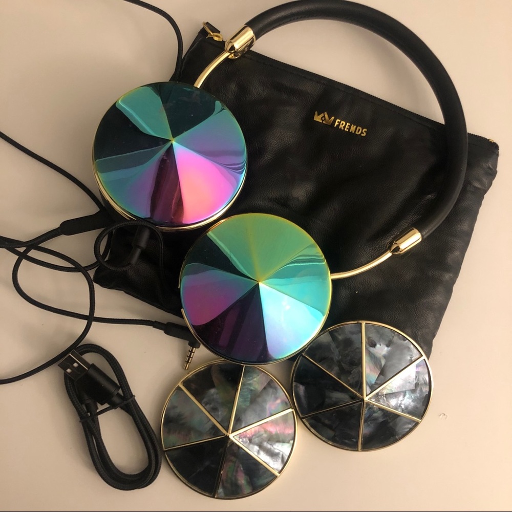 Friends Bluetooth headphones